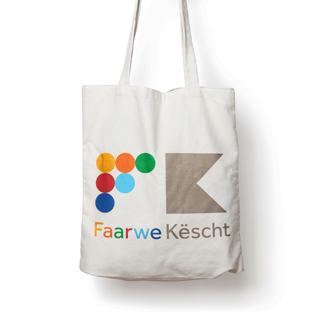 Animation of a jute bag with logo and a bag with playful illustrations from the brand identity